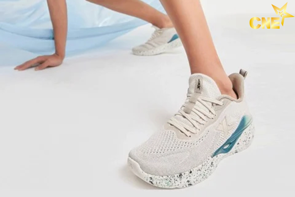 Giày sneaker Xtep